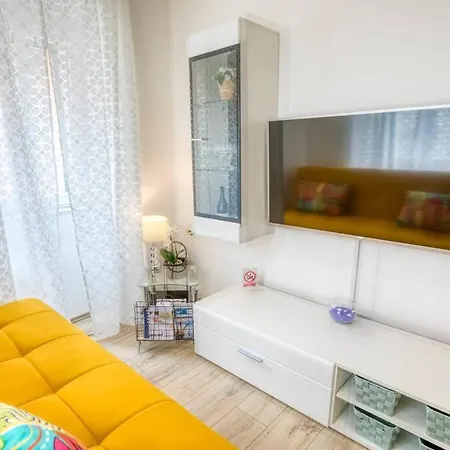 Apartment Position Theater Split