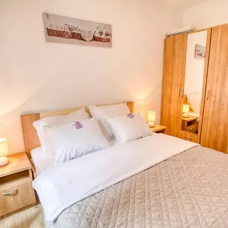 Position Theater Split