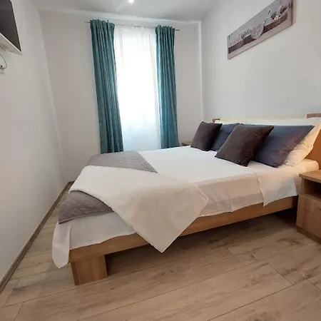 Position Theater 아파트 *